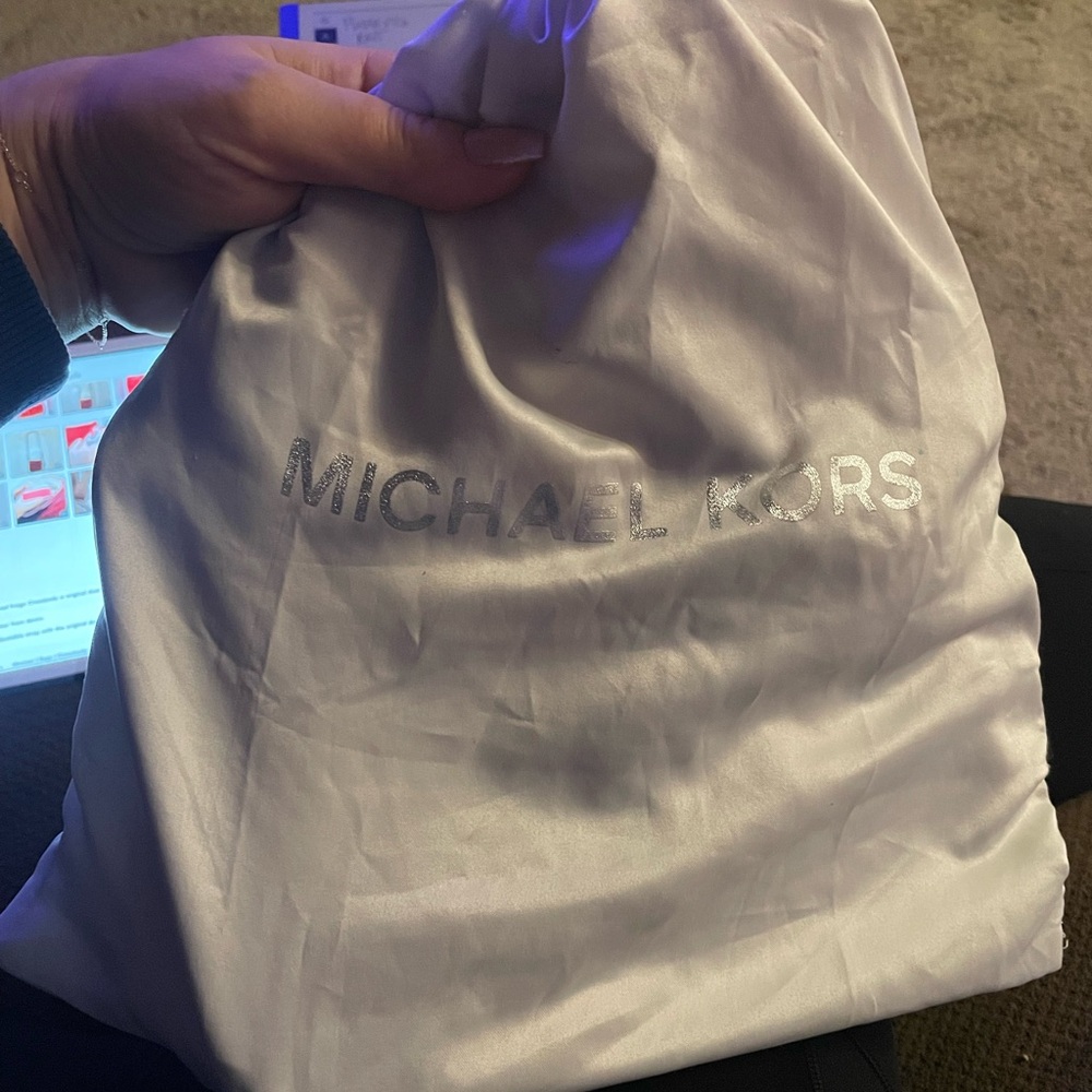 Michael Kors red fringe Crossbody w original dust bag - Picture 13 of 13